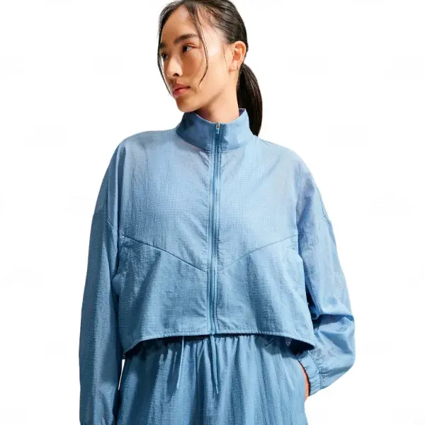 Casaca cortaviendo Dama Nike Oversized Lightweight Ripstop