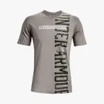Polo Varon Under Armour Vertical Signature (1366447-066) (( CMMT ))
