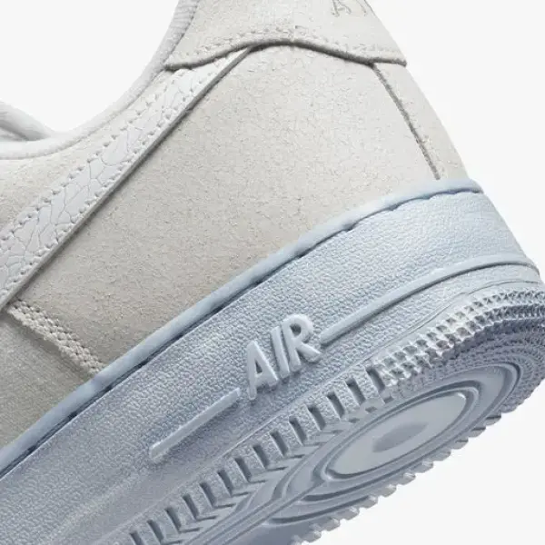 Nike Air Force 1 '07 LV8 EMB DV0787-100