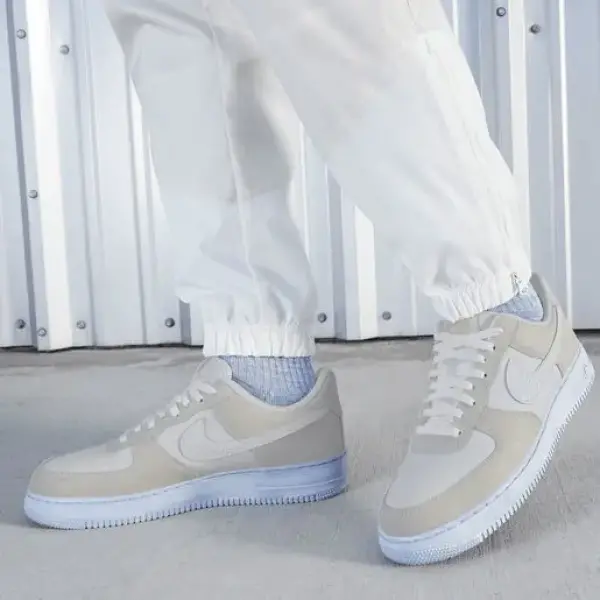 Nike Air Force 1 '07 LV8 EMB DV0787-100